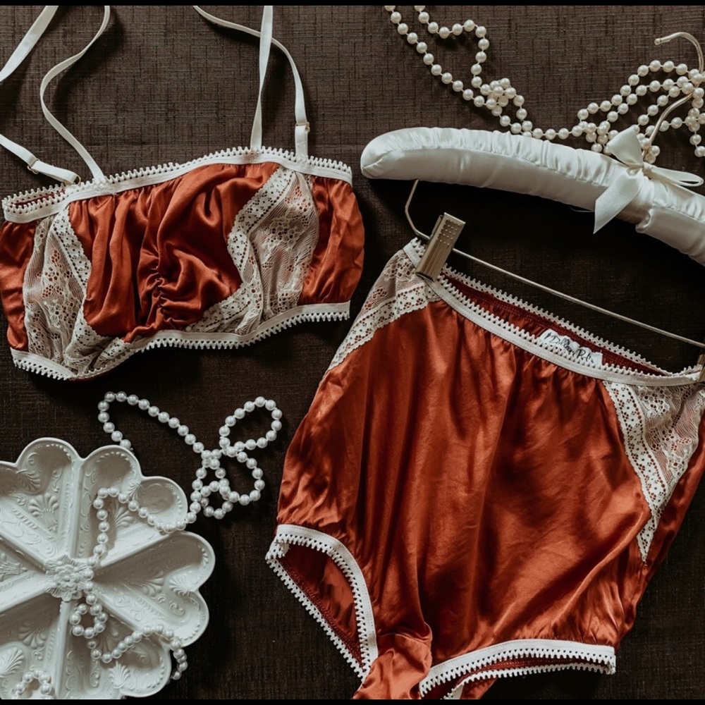 Dollhouse Bettie Pin-up Silk Bralette & Bloomers M